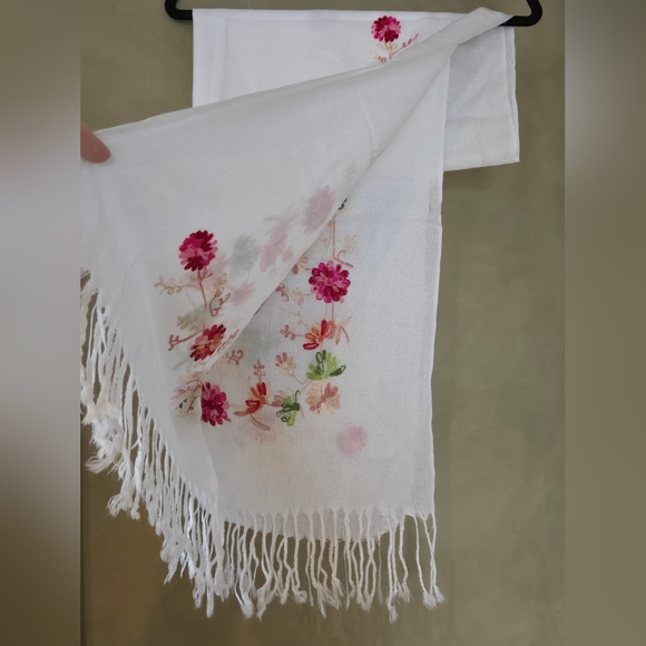 Floral Embroidered White Scarf - Picture 2 of 4